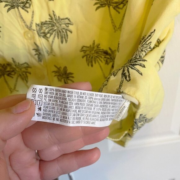 Forever 21+ - Palm tree Yellow button up Crop - Picture 8 of 8